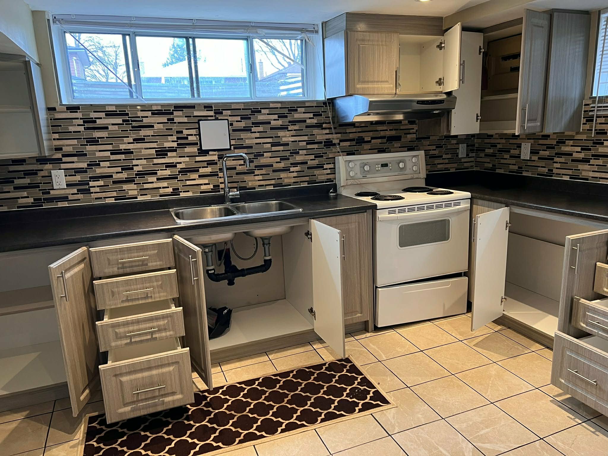 Spotless kitchen after a deep clean in Abbotsford. Cabinets and drawers cleaned inside and out